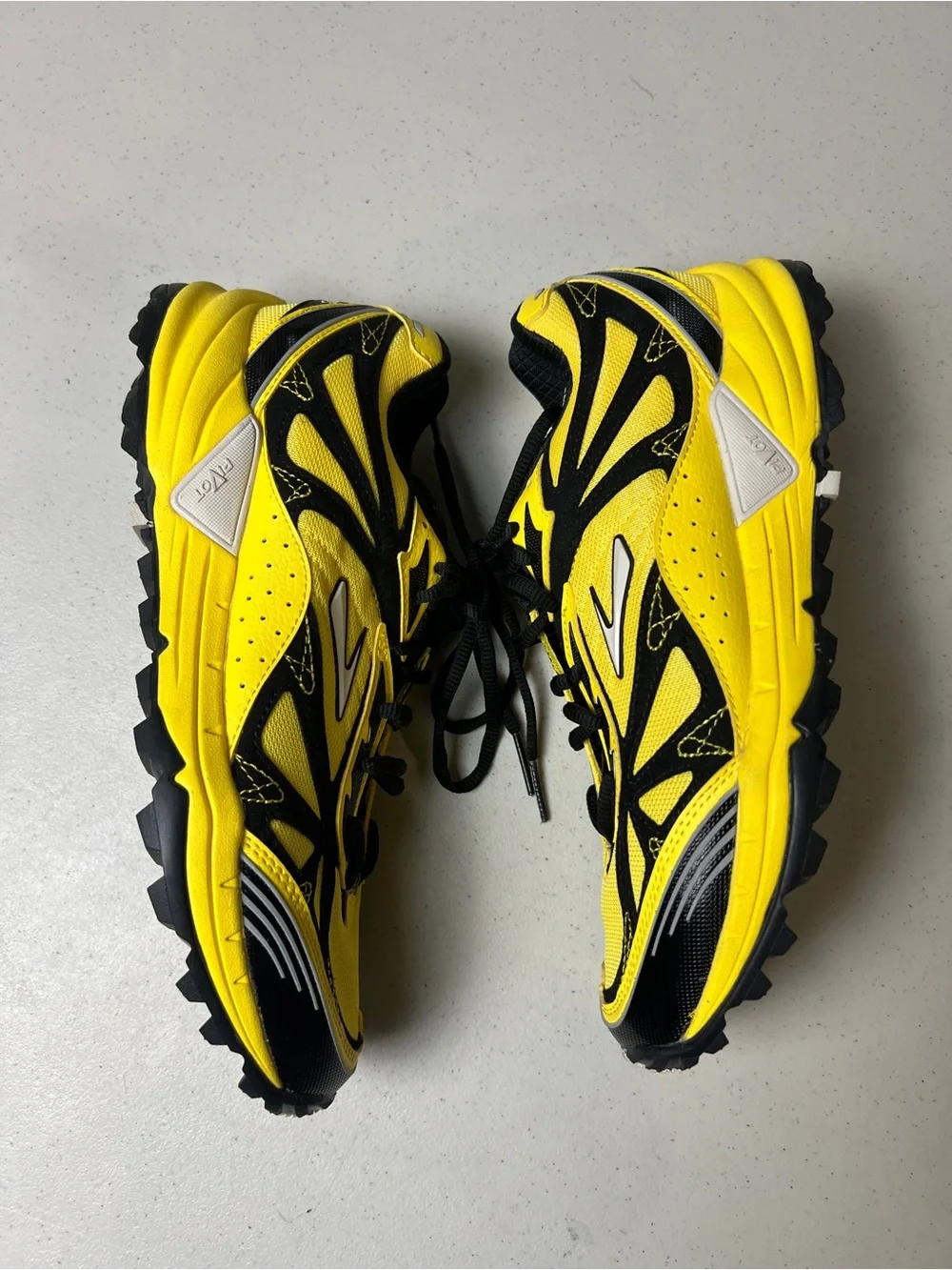BROOKS CASCADIA YELLOW_BLACK_MOONBEAM